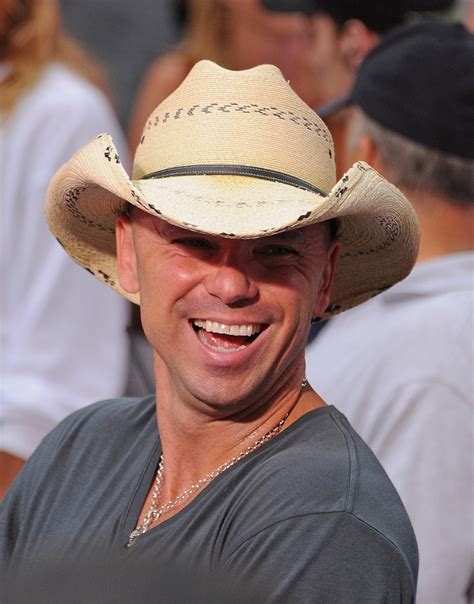 Kenny Chesney is an Awesome Boss![VIDEO]