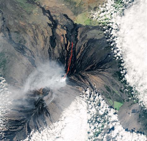 Satellite Image Of Mauna Loa Eruption Shows Lava Flow Moving Northward Science Times
