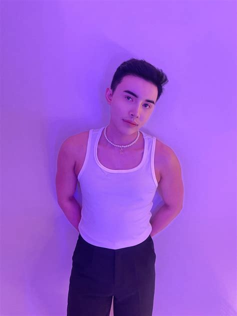 vip sexy gay big dick thai male escort in abu dhabi