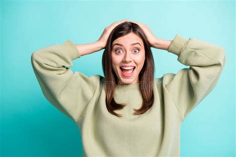 Photo Portrait Of Shocked Girl Touching Head With Two Hands Isolated On