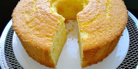 Resep cake lembut yang menjadi idaman banyak ibu rumah tangga ingin membuatnya adalah bolu chiffon. Kuliner: Resep Chiffon Cake Simpel Yang Lembut | Vemale.com
