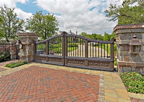 Rustic Driveway Gate Harold Leidner Co Landscape Architects In