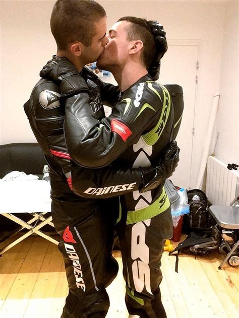 bikes leathers bikers and just a touch of rubber gay pride ♡☆♡ gay motorcycle men men kissing