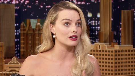 Watch The Tonight Show Starring Jimmy Fallon Interview Margot Robbie Shows Off Her Hot Queen