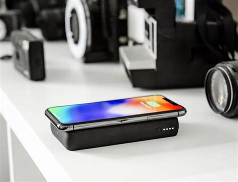 Mophie Charge Stream Powerstation Wireless Xl Has A Lightning Connector