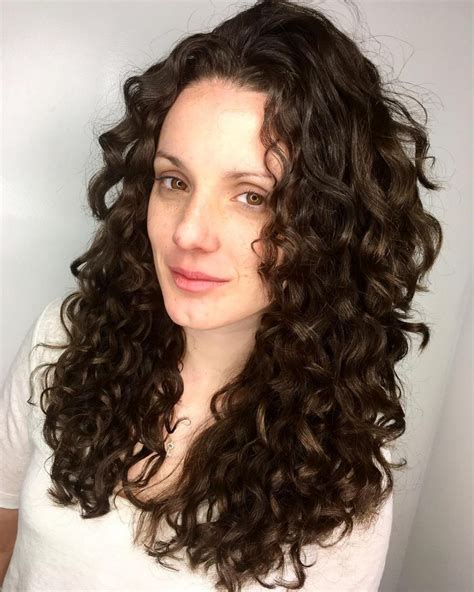 It allows for a more natural, gradual transition from long messy curls. 28 Cute Long Curly Hairstyles for 2021 - Easy Curly Hair Ideas