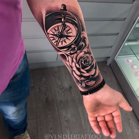 It looks actually pretty gothic to me. diseño del tatuaje del compás | Rose tattoo sleeve, Tattoo ...