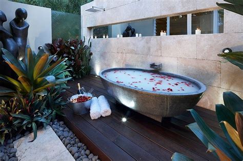 Let's start with the most simple outdoor showers that you can create in less than 1 hour! 20 of the Nicest Outdoor Bathroom Ideas