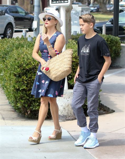 reese witherspoon s son deacon phillippe teaches her how dap