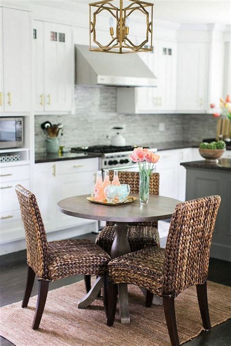 Combining the kitchen with the living room not necessarily mean the complete fusion of styles, textures, and design techniques. 39 Dining Room Design Tips For Small Kitchen (1) | Kitchen ...