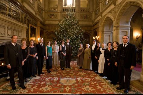Reviewers were asked not to reveal what happens in the last scene with mr carson and mrs hughes. teaser Downton Abbey, Christmas special - Into the Screen