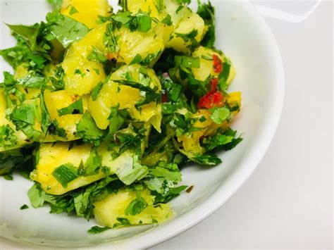 Siz yumshoq olish va uning yirik artdi, qattiq foydalanish va (misr yadrolari va meva dona. Ananas Salat mit Chilis und Koriander - Leckerlife