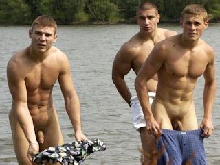 Desnudos y más Naked and More Men Nudist beach hombres chicos tios jóvenes en playa nudista