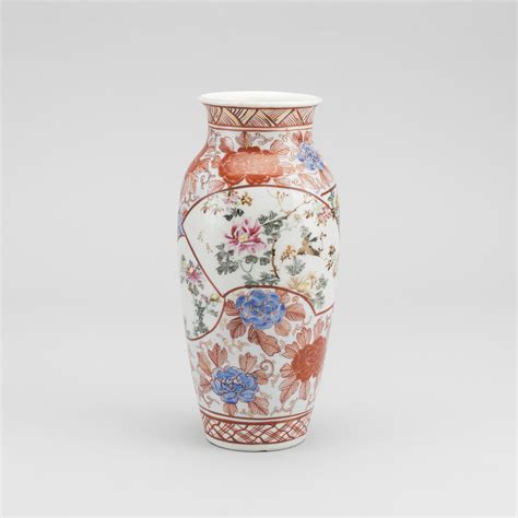 A Japanese Imari Porcelain Vase 19th Century Bukowskis