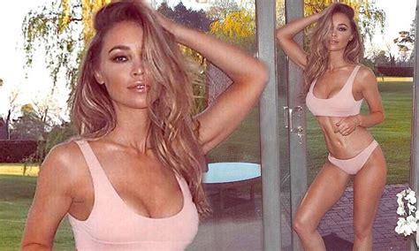 Towie S Lauren Pope Showcases Physique On Instagram Daily Mail Online