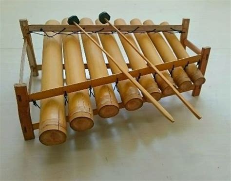 属性 含意 旋律的 竹 楽器 南 誇張 装備する