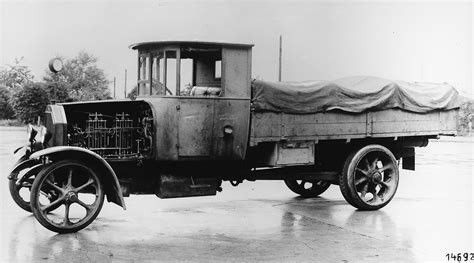 Heres The Worlds First Diesel Truck A Five Tonner Introduced In 1923