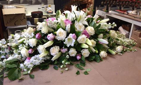 Thoughtful gesture casket spray | flower delivery. 33 best images about Moms funeral flower ideas on ...
