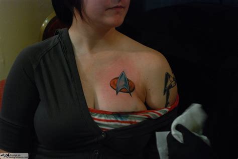 Vulcan hand tattoo geeky tattoos. Star Trek Tattoos @ Geeky Tattoos