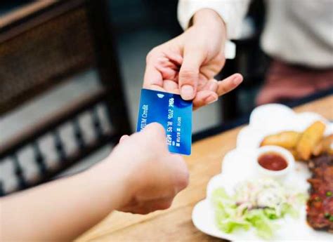Bagi infonya min.kalo dpt 2 kk, batman dan bca card.mana yg kartu utama mana kartu pendamping min?? Perbedaan Kartu Kredit VISA dan MasterCard Serta Persamaannya - Tokopedia Blog