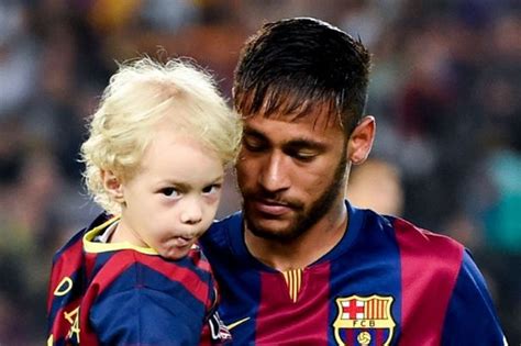 Ihr sohn neymar hat bereits darauf reagiert. Neymar putting down roots in Barcelona as son and former ...