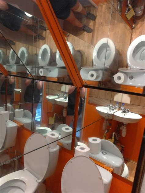 Toilets With Threatening Auras On Twitter