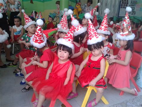 Khoảnh khắc trên nhanh chóng nhận được sự quan tâm lớn từ phía người hâm mộ khi được chia sẻ rầm văn thanh đúng là chàng trai khiến vạn cô gái đều mê, ăn mừng thôi mà cũng đẹp trai quá trời, facebook hải băng viết. Văn nghệ chào mừng ngày thành lập QĐND VN 22/12 và Noel