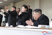 北韓小公主金朱愛再亮相！金正恩攜愛女看球賽 好心情寫臉上全程燦笑不止 | 中天新聞網