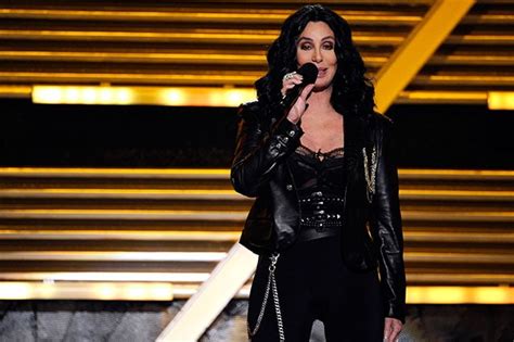 Cher Compie Anni Una Carriera Di Successi Musicali Oscar E Impegno