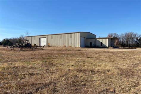 7500 Sq Ft Empty Metal Industrial Building With 15000 Square Feet Of