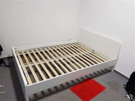 03.12.2013, 09:51 uhr | afp. Weißes IKEA-Bett mit Lattenrost zu verschenken - zum ...
