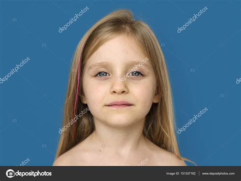 Küçük kız çıplak göğüs ile Stok fotoğrafçılık Rawpixel Telifsiz