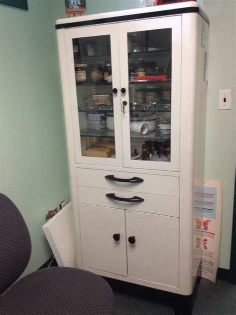 See more ideas about medicine cabinet redo, bathrooms remodel, old medicine cabinets. Old fashion Medicine cabinet at my doctors office ...
