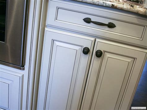 These glazed kitchen cabinets come in varied designs, sure to complement your style. Paint Glaze White Kitchen Cabinets. Same cabinet in my old ...