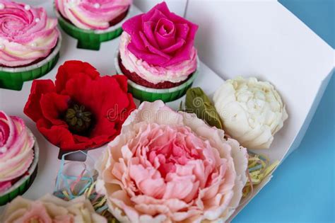 Edible Flowers Made From Chocolate An Original Dessert In A Box Edible