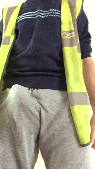 Scally Builder S Bulge In Grey Sweatpants And Hi Vis Xhamster