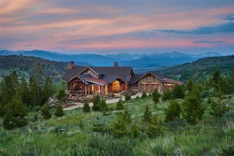 Rustic Ranch House In Colorado Opens To The Mountains Ranch House