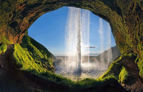 Showme Nan Seljalandsfoss Waterfall Iceland