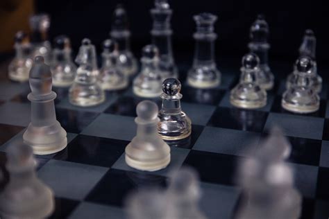 Catur 960, merupakan catur modern yang telah disebut diatas, ditemukan oleh robert james grand chess, merupakan catur modern yang memiliki 100 kotak (10×10) dengan jumlah pion sebanyak 40. Catur Permainan Pion Papan · Foto gratis di Pixabay