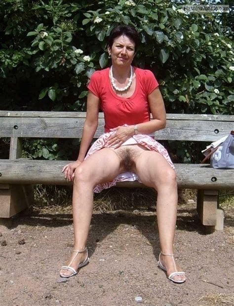 Hairy Mature Cunt On Park Bench Mature Flashing Pics No Panties Pics