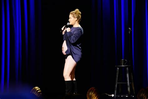 Amy Schumers ‘growing Review Her New Netflix Special Is The Realest Take On Pregnancy Yet