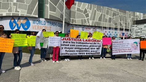 Trabajadores de Salud protestan en el WTC de Boca del Río siguen sin