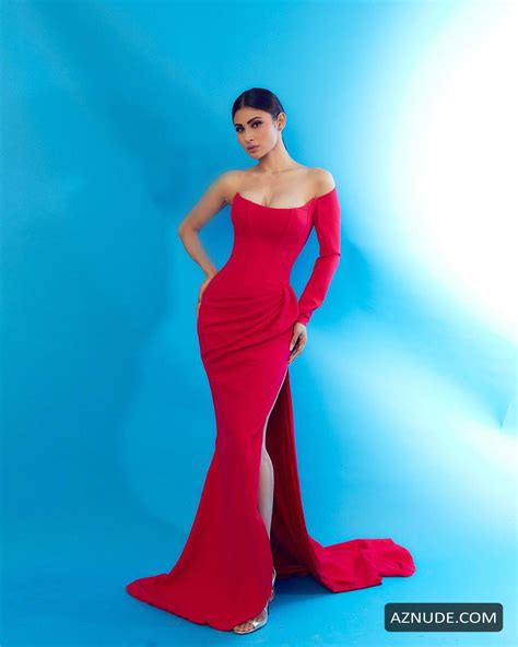 Mouni Roy Has Been Raising The Hotness In Hot Pink Bodycon Dress That She Wore At The Filmfare