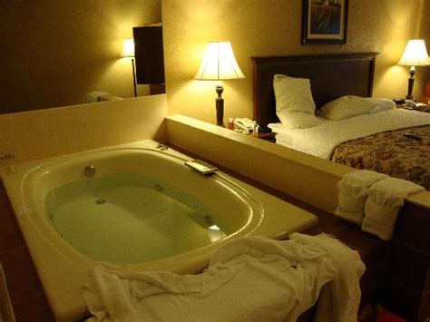 Romantic, suites, public hot tubs & saunas. Grand Oaks Hotel Indoor Pool - Picture of Grand Oaks Hotel ...