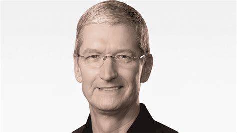 O CEO da Apple Tim Cook levou para casa US milhões no ano passado um CEO da Fortune