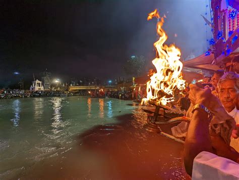 Magnificent Ganga Aarti In Haridwar Through 7 Real Life Pictures