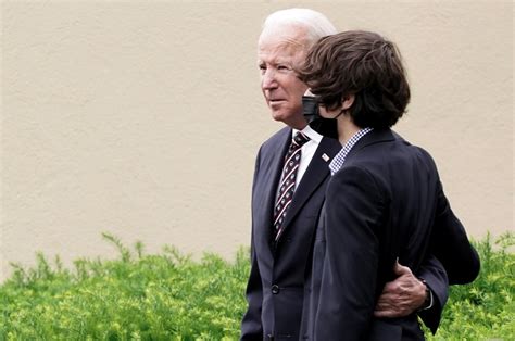Biden Visits Son Beaus Grave On Anniversary Of His Death