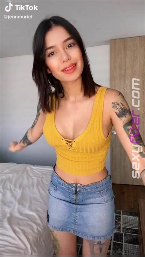 Amazing Jenn Muriel Shows Cleavage In Hot Yellow Crop Top And Bouncing Boobs Sexyfilter Com