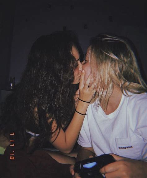 Girl Sex Lesbians Kissing Lesbian Love Cute Lesbian Couples