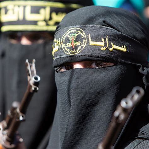 Plongée Glaçante Dans Lunivers Des Femmes De Daesh
